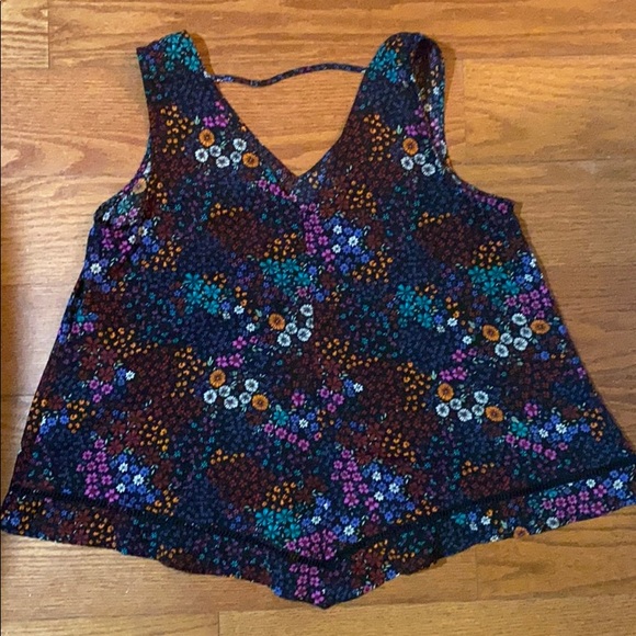 3/$25 Ana Multicolor handkerchief tank top size L - Picture 4 of 5